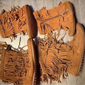 Minnetonka Women's Tan Moccasin Boots